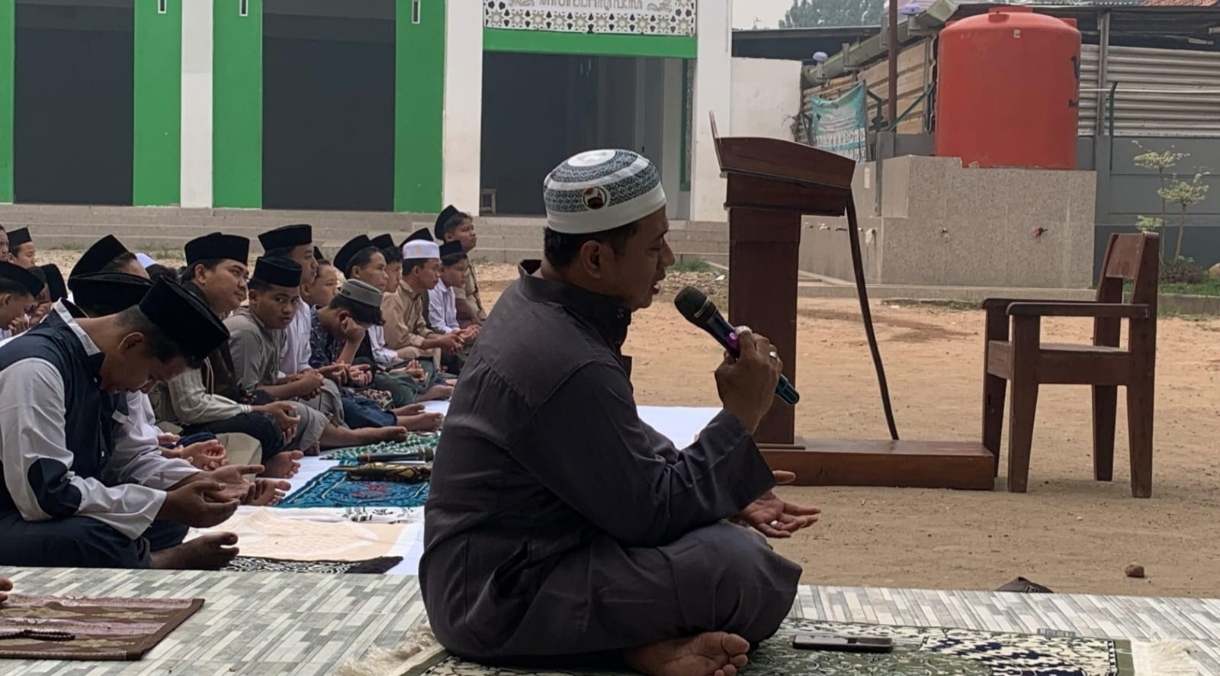 Kabut asap semakin Pekat, Ratusan Santri Pondok Pesantren Mambaul Ulum Gelar Shalat Istisqa