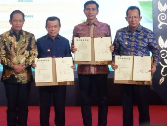 Dukung Program Nasional, Bupati Bambang Bayu Suseno Tanda Tangani Kesepakatan Pengelolaan Sampah Berbasis Teknologi Ramah Lingkungan