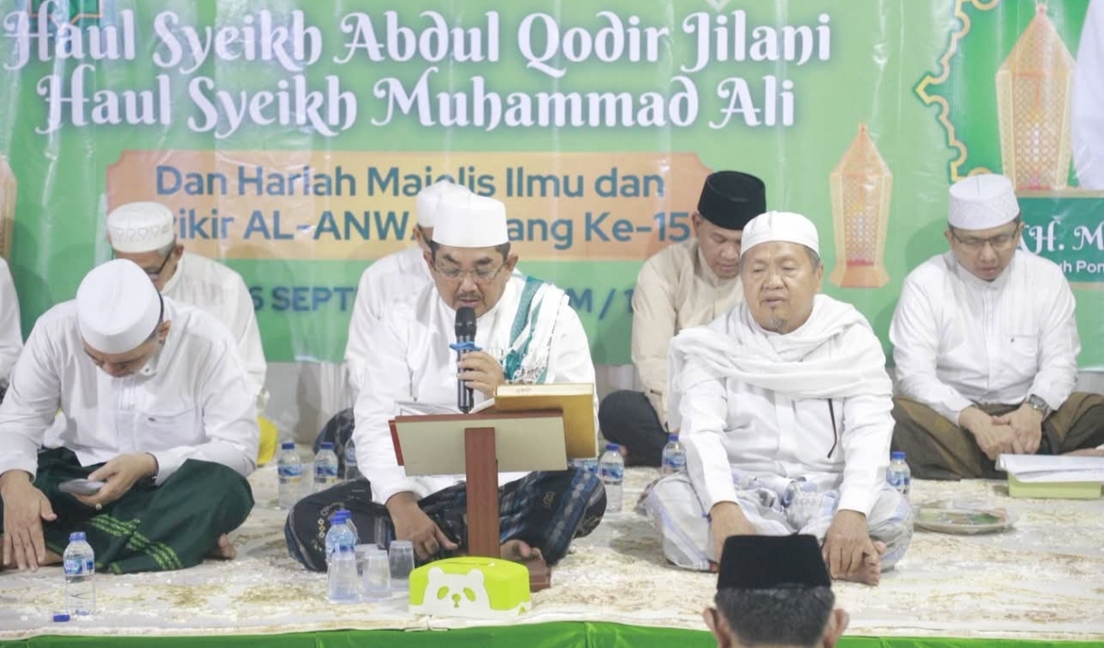 Peringati Harlah Majelis Al-Anwar ke-15, Bupati Anwar Sadat Tekankan Pentingnya Istiqomah Menuntut Ilmu