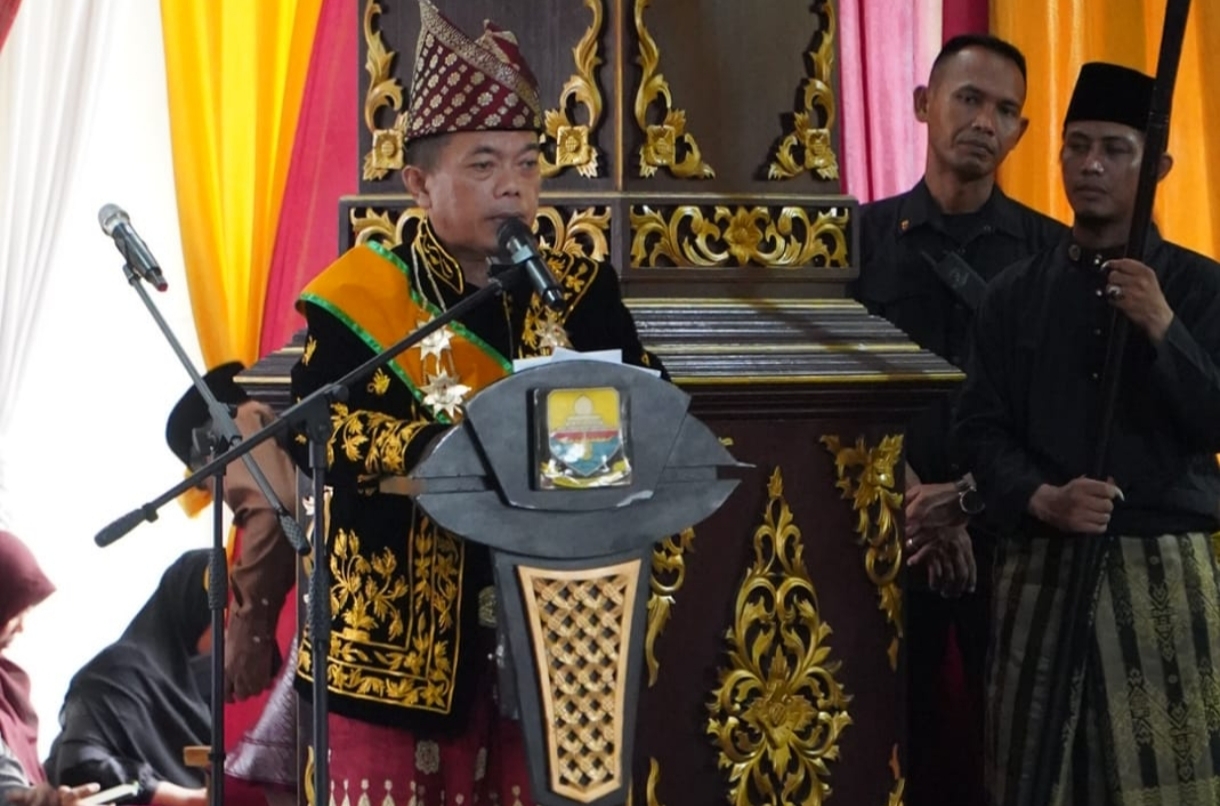 Gubernur Al Haris: Pemberian Gelar Adat Wujud Penghargaan dan Doa