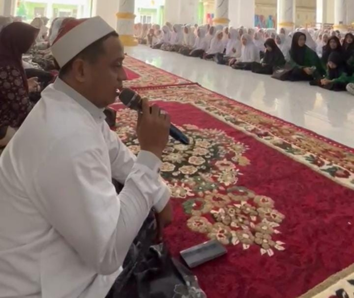 Masih Kabut Asap, Santri Pondok Pesantren Mambaul Ulum kota Jambi Gelar Hari Santri di ruangan dalam Bentuk Doa Bersama