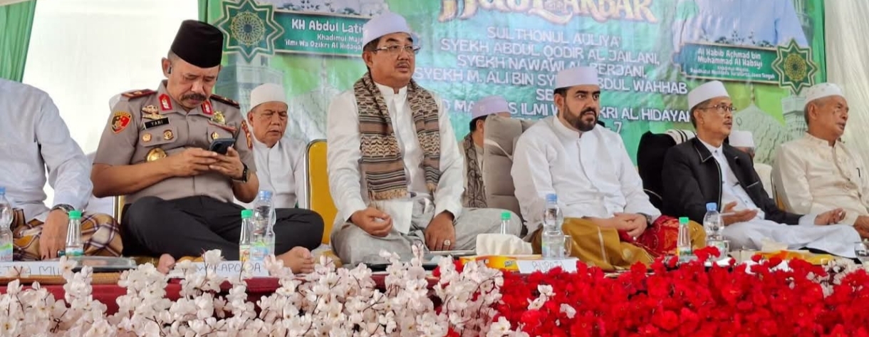 Bupati Anwar Sadat Hadiri Haul ke-7 Ilmi wa Dzikri Al Hidayah di Kota Jambi