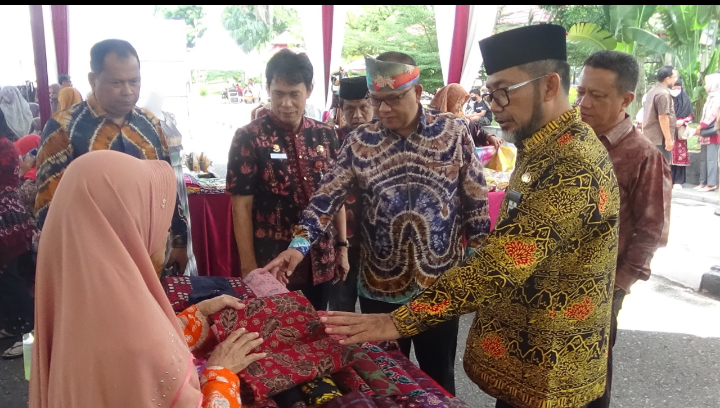 Sekda Ajak ASN dan Masyarakat Cintai Batik Jambi