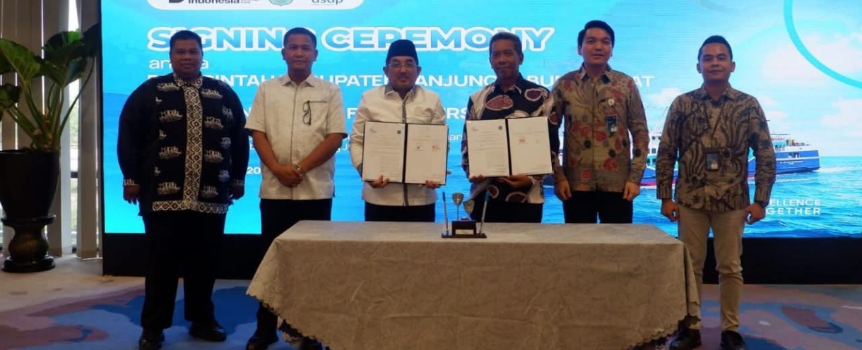 Pemkab Tanjab Barat dan ASDP Teken MoU Kerja Sama Retribusi Pelabuhan Penyeberangan Kuala Tungkal