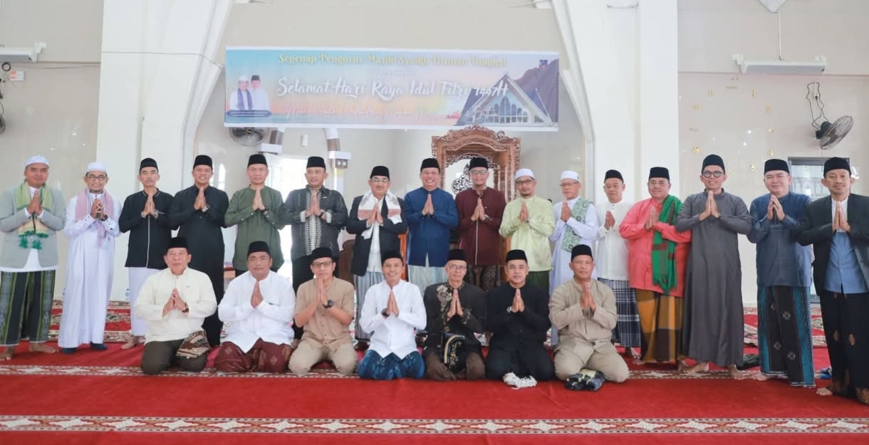 Bupati dan Wakil Bupati Tanjab Barat Laksanakan Salat Idulfitri 1447 H di Masjid Syekh Usman