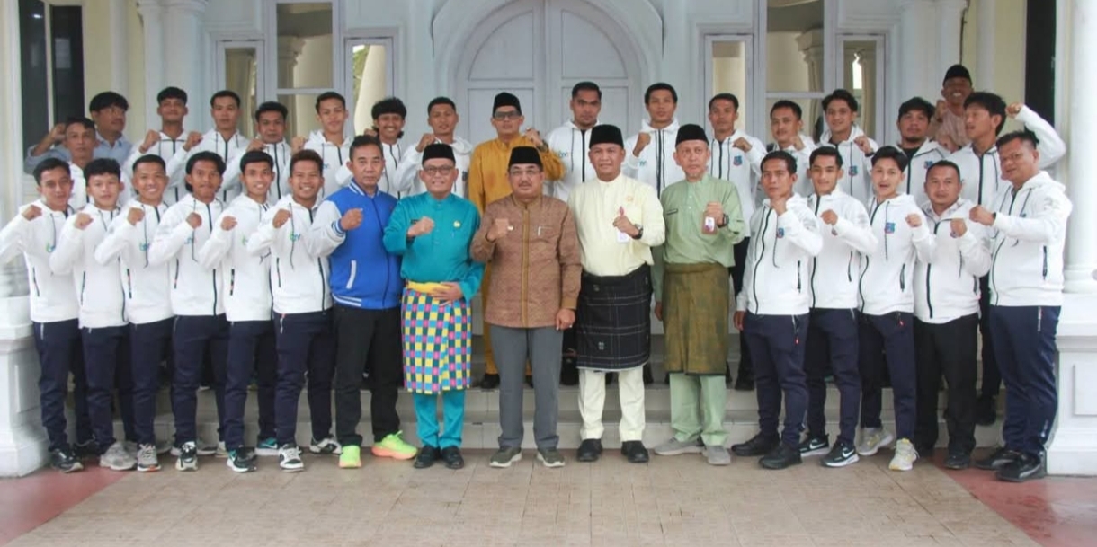 Bupati Anwar Sadat Lepas Kontingen Sepak Bola Tanjab Barat ke Gubernur Cup Jambi 2026