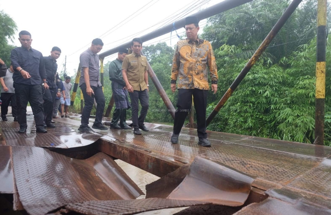 Jembatan Air Hitam Dapat Perhatian Serius Dari Bupati Bambang Bayu Suseno