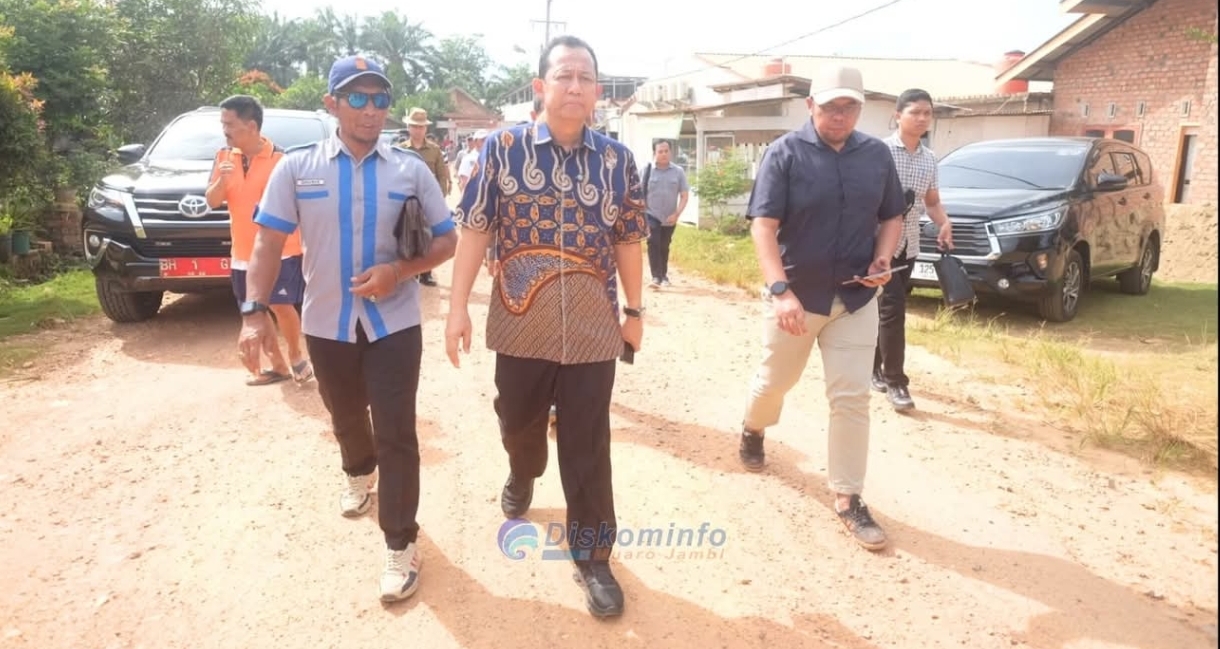 Bupati Bambang Bayu Suseno Tinjau Langsung Rencana Pembangunan Jalan Simpang Tiga Petaling  
