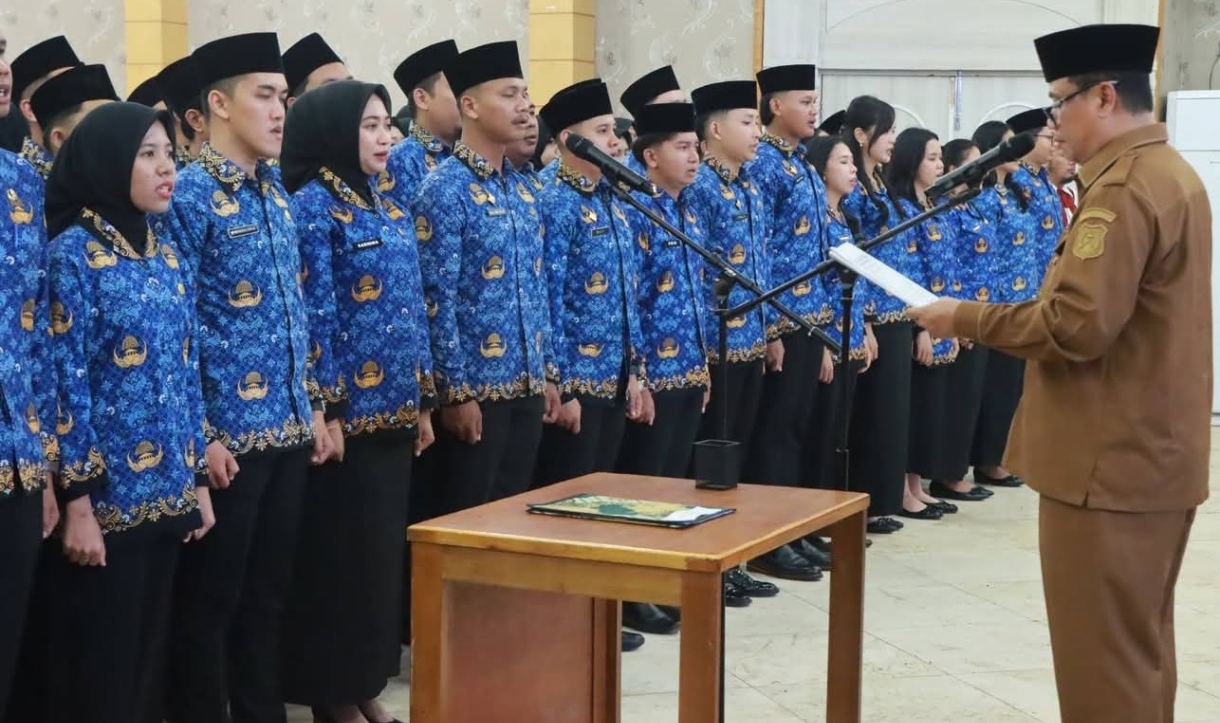 Wabup Katamso Pimpin Sumpah PNS dan Serahkan SK CPNS 2024